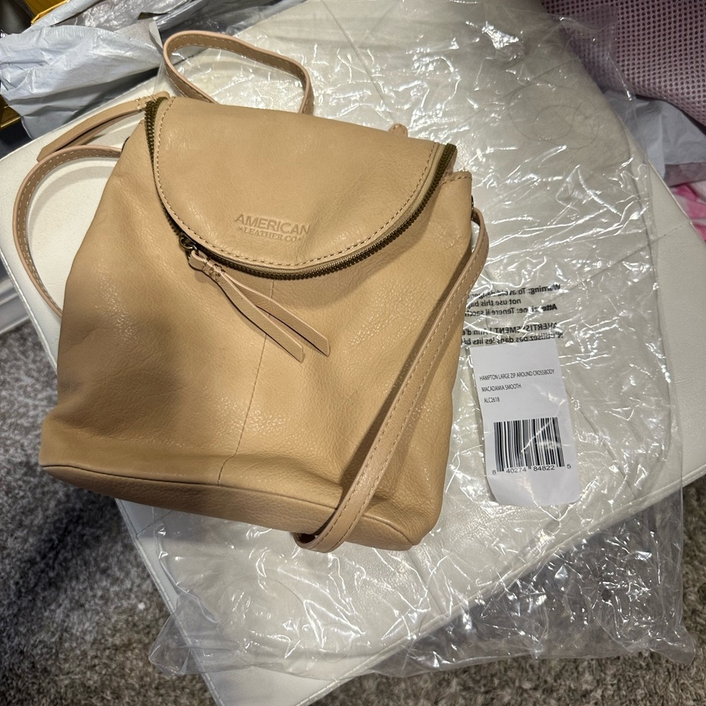NWT American Leather Co Hampton Zip Around crossbody,